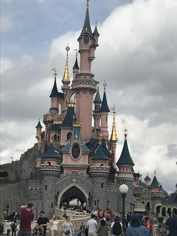 Victoria Family House Disneyland Paris Серри Экстерьер фото